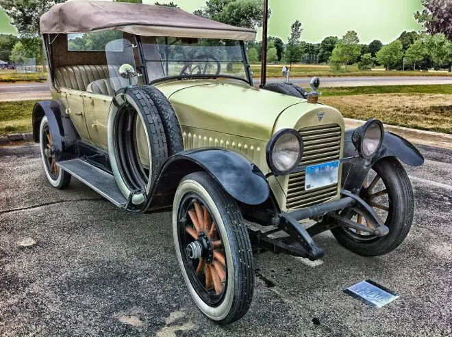 Automóvil antiguo de 1921
